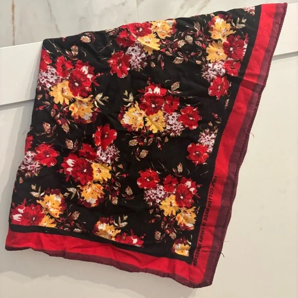 Bundle of Boho Stylish Trending bandanas with various prints. - Picture 12 of 16